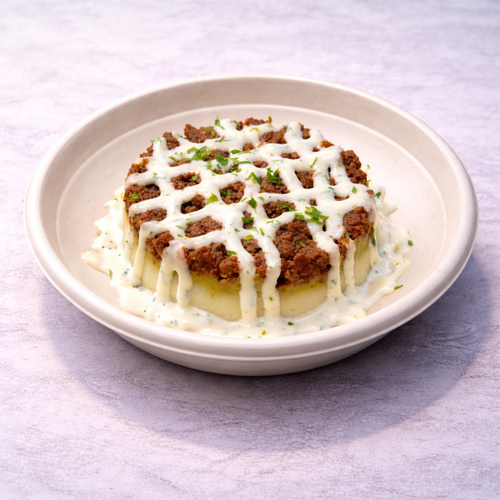 MINCE BEEF TRAY WITH MASHED CAULIFLOWER AND GUACAMOLE SAUCE